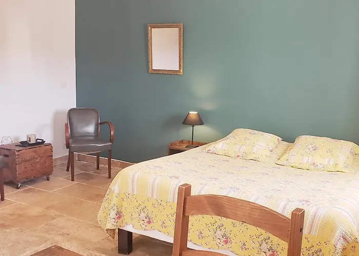 Les Lauriers chambre indépendante avec terrasse privée
